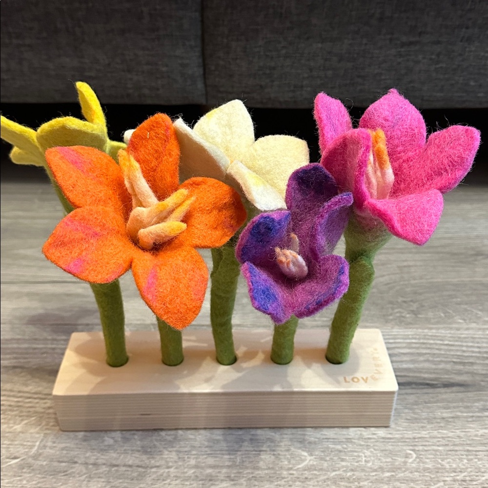 Lovevery felt flowers